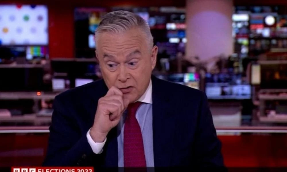 BBC: Κάμερα έπιασε παρουσιαστή να τρώει κρουασάν on air